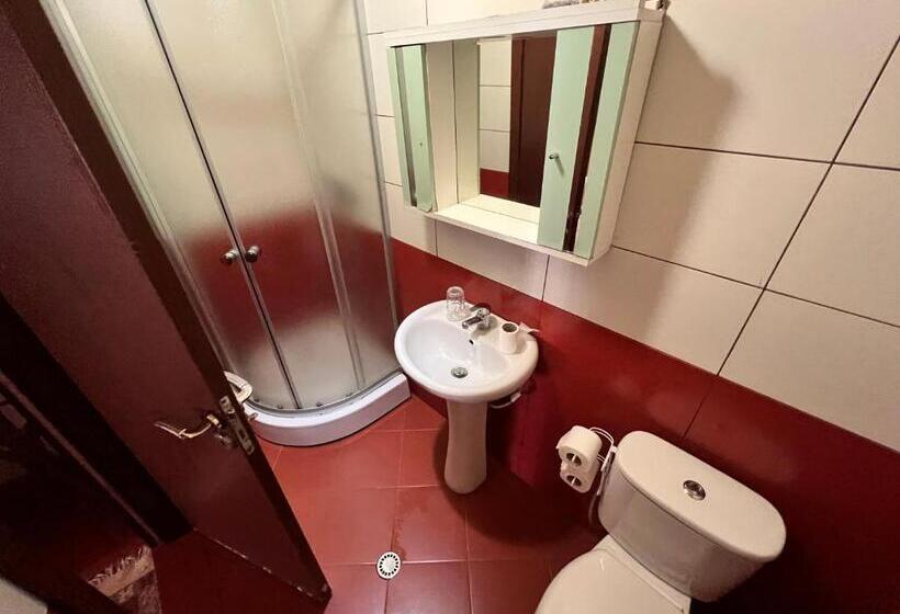 مبيت وإفطار Rooms Merlika  Inside The Castle