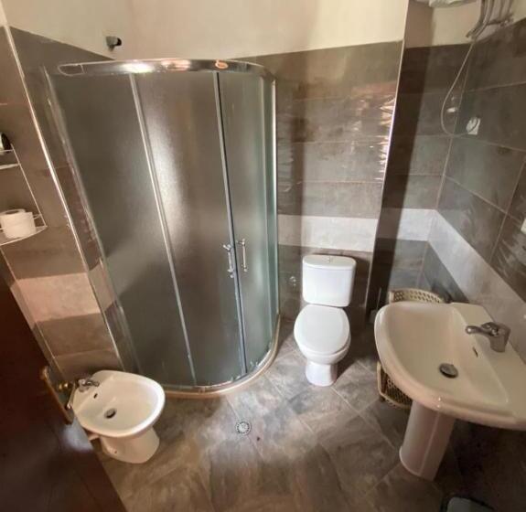 مبيت وإفطار Rooms Merlika  Inside The Castle