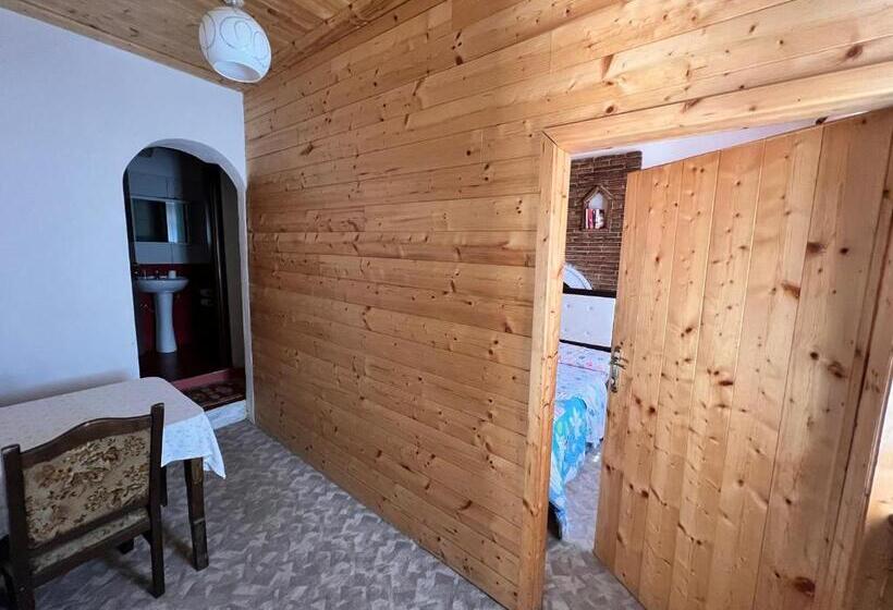 مبيت وإفطار Rooms Merlika  Inside The Castle