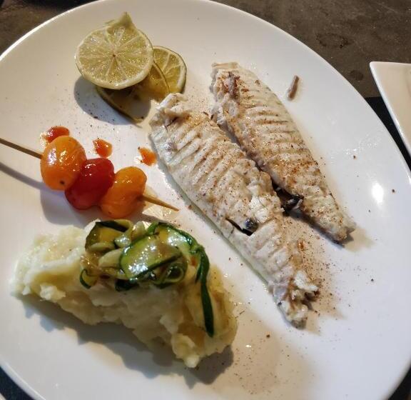 مبيت وإفطار Villa Chateau Les Terrasses, Tamaris, Vues Mer Exceptionnelles Au Calme, Mer Et Plage à 2mn à Pied