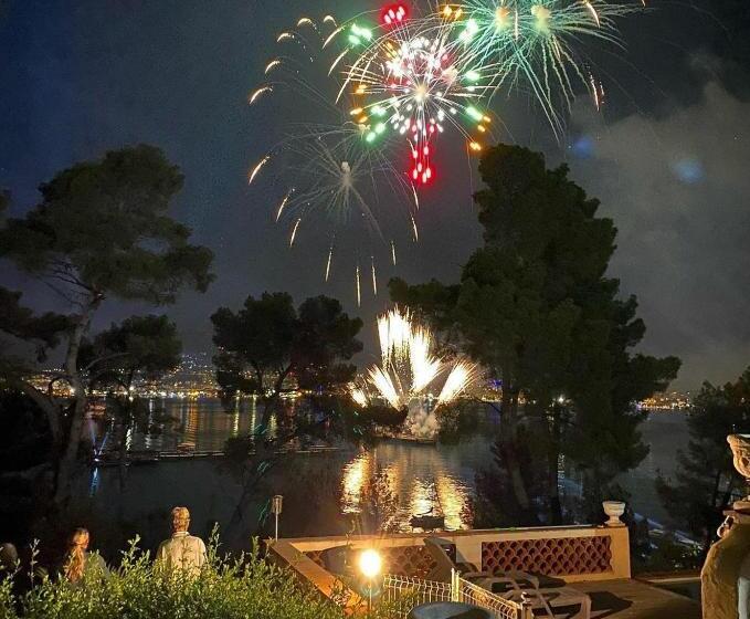 مبيت وإفطار Villa Chateau Les Terrasses, Tamaris, Vues Mer Exceptionnelles Au Calme, Mer Et Plage à 2mn à Pied