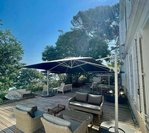 مبيت وإفطار Villa Chateau Les Terrasses, Tamaris, Vues Mer Exceptionnelles Au Calme, Mer Et Plage à 2mn à Pied