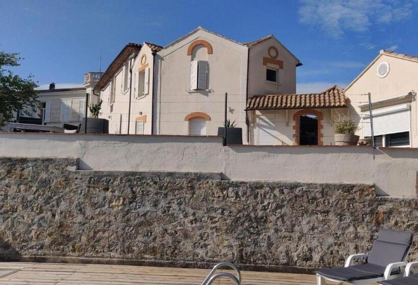 مبيت وإفطار Villa Chateau Les Terrasses, Tamaris, Vues Mer Exceptionnelles Au Calme, Mer Et Plage à 2mn à Pied