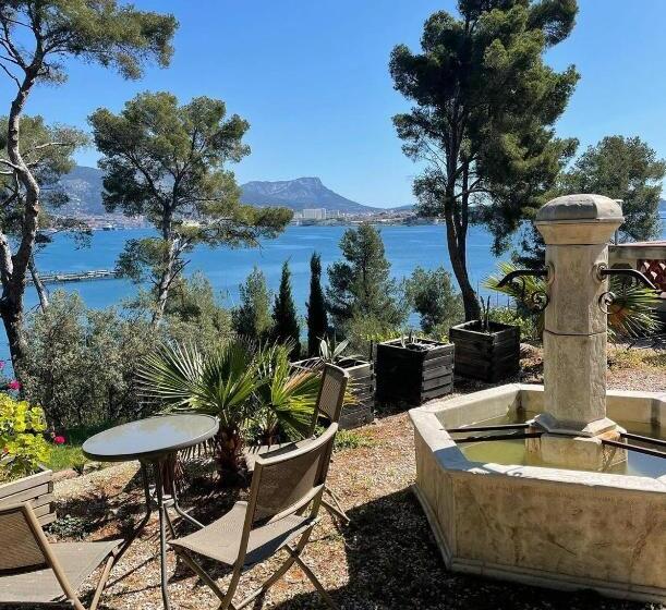 مبيت وإفطار Villa Chateau Les Terrasses, Tamaris, Vues Mer Exceptionnelles Au Calme, Mer Et Plage à 2mn à Pied