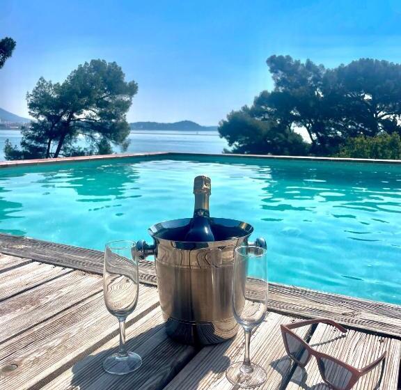 مبيت وإفطار Villa Chateau Les Terrasses, Tamaris, Vues Mer Exceptionnelles Au Calme, Mer Et Plage à 2mn à Pied