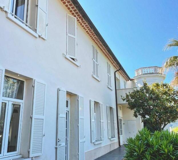 住宿加早餐  Villa Chateau Les Terrasses, Tamaris, Vues Mer Exceptionnelles Au Calme, Mer Et Plage à 2mn à Pied