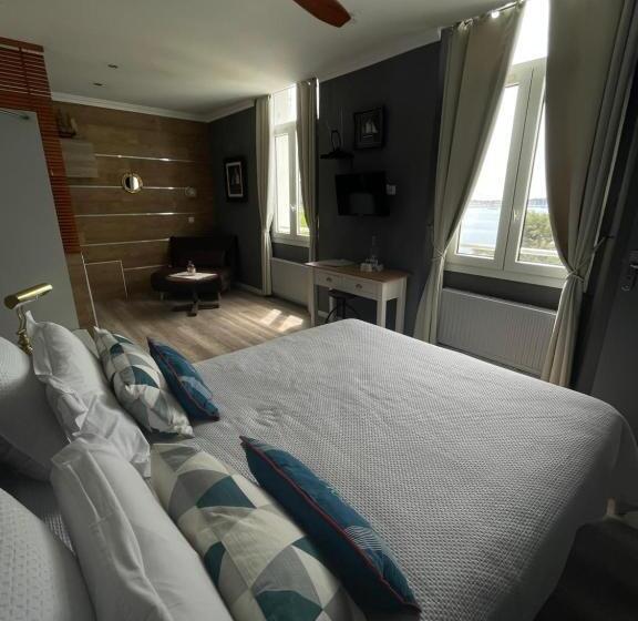 مبيت وإفطار Villa Chateau Les Terrasses, Tamaris, Vues Mer Exceptionnelles Au Calme, Mer Et Plage à 2mn à Pied