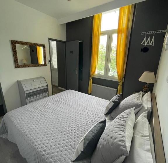 مبيت وإفطار Villa Chateau Les Terrasses, Tamaris, Vues Mer Exceptionnelles Au Calme, Mer Et Plage à 2mn à Pied