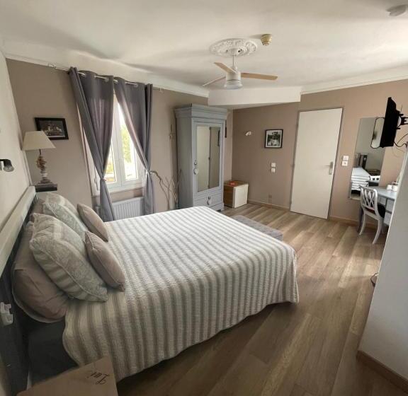 住宿加早餐  Villa Chateau Les Terrasses, Tamaris, Vues Mer Exceptionnelles Au Calme, Mer Et Plage à 2mn à Pied