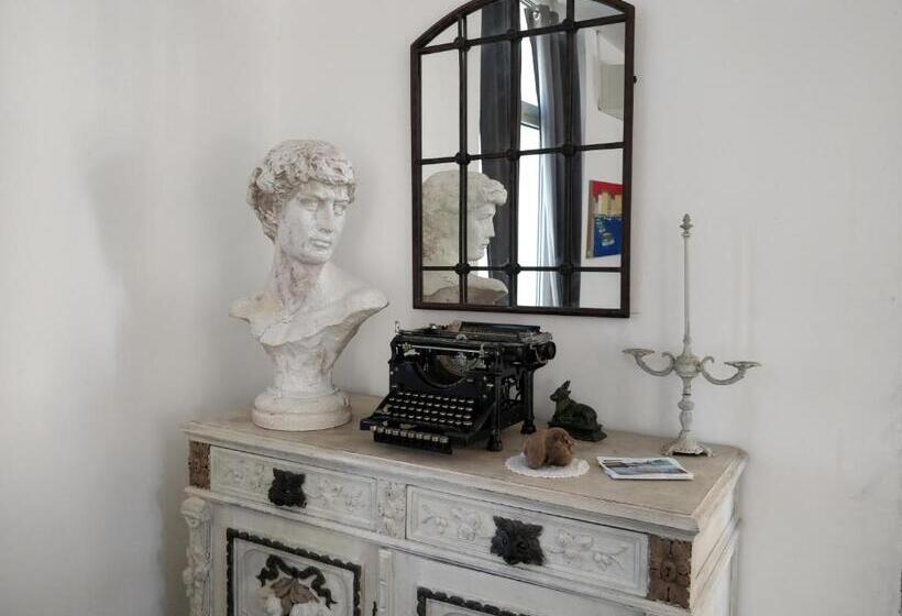 مبيت وإفطار Villa Chateau Les Terrasses, Tamaris, Vues Mer Exceptionnelles Au Calme, Mer Et Plage à 2mn à Pied