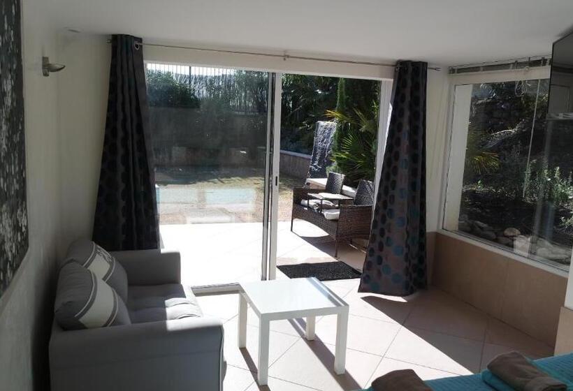 ベッドアンドブレックファースト Villa Perle De La Mer