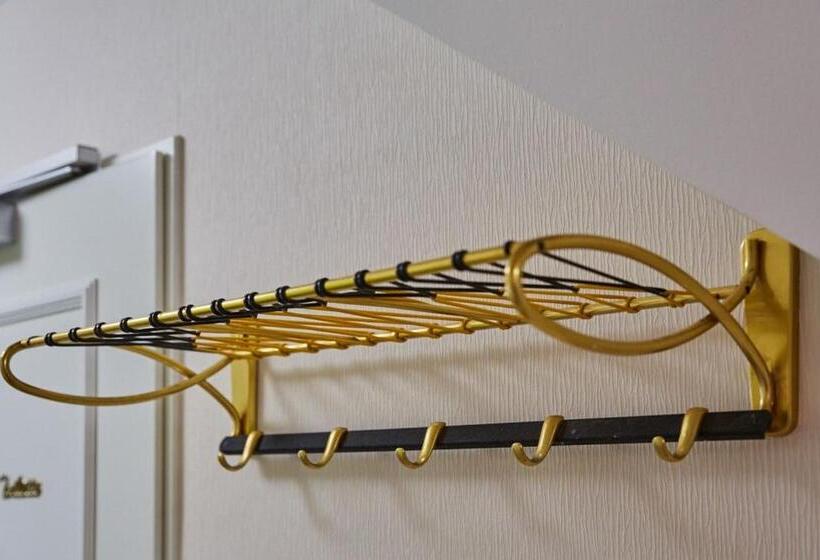 Bernstein Hotel 50`s Seaside Motel