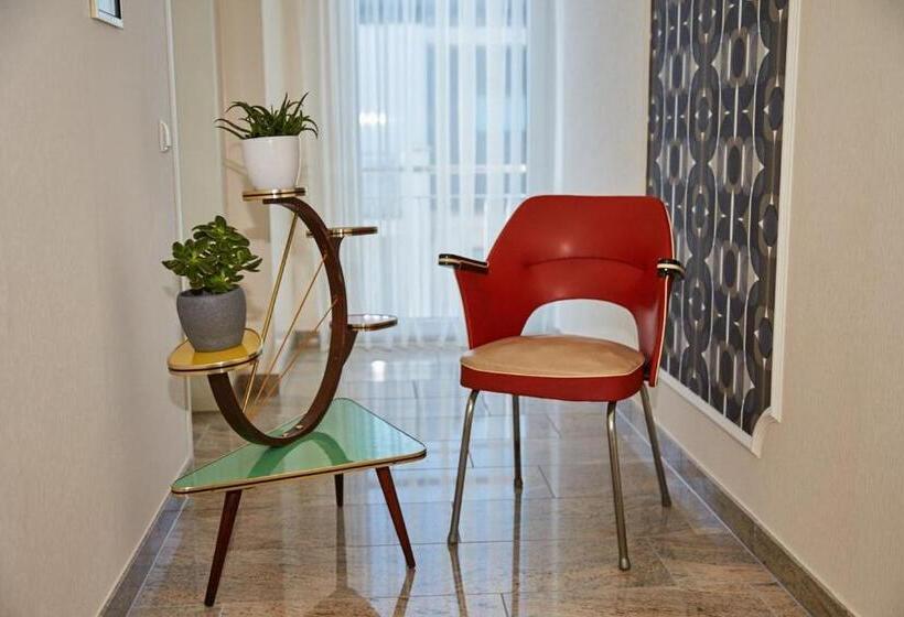 Bernstein Hotel 50`s Seaside Motel