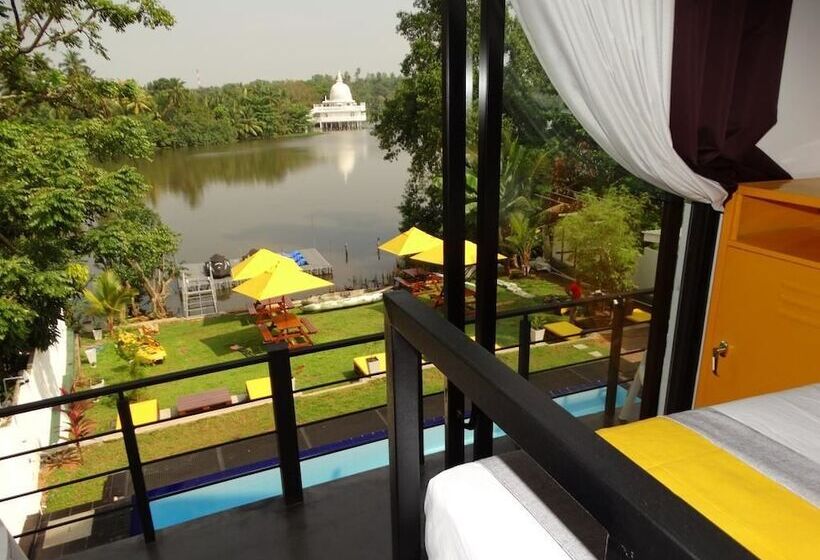 Escapade By Lvb   Hostel