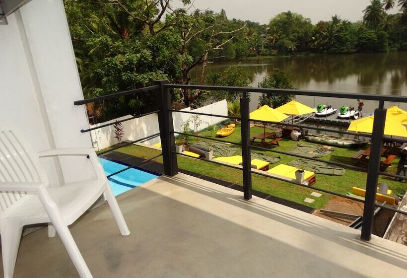 Escapade By Lvb   Hostel