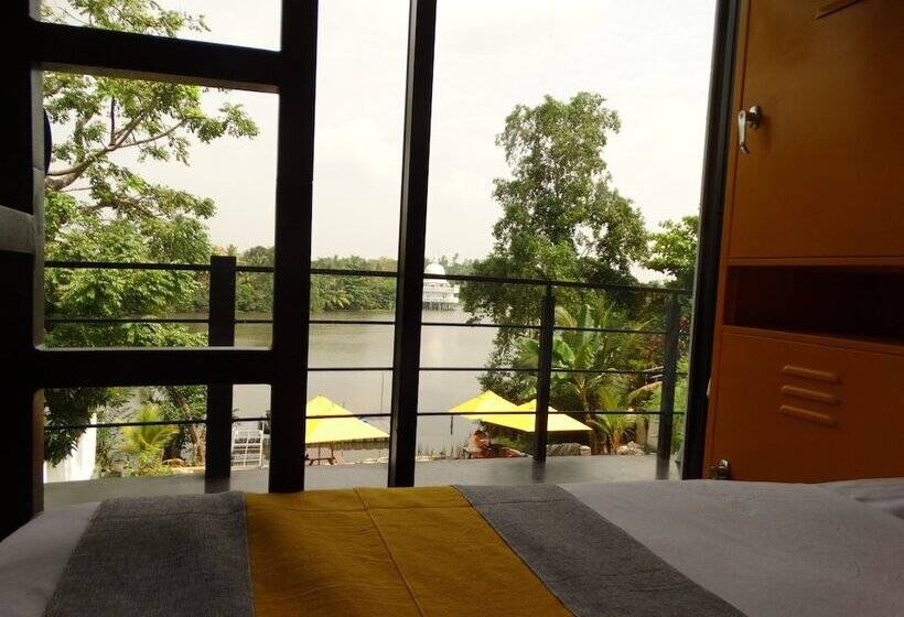 Escapade By Lvb   Hostel