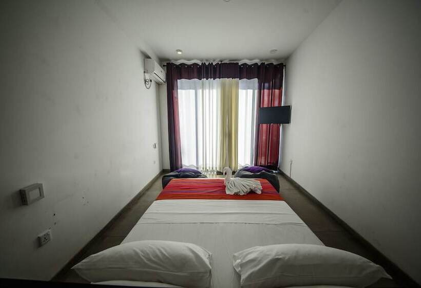 Escapade By Lvb   Hostel