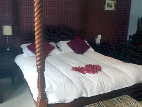 簡易ホテル The Crown & Plough