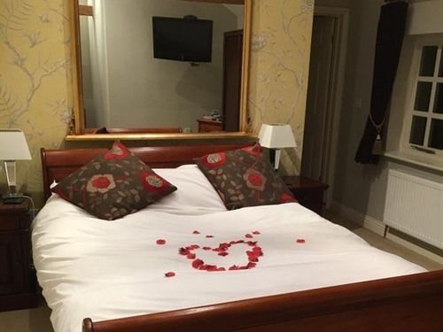 簡易ホテル The Crown & Plough