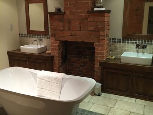 簡易ホテル The Crown & Plough