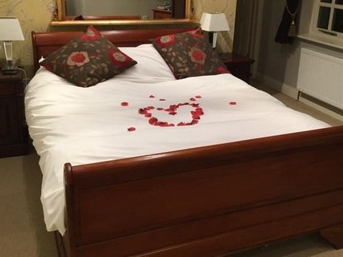 簡易ホテル The Crown & Plough