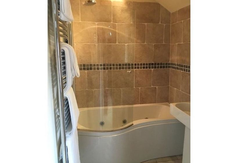 簡易ホテル The Crown & Plough