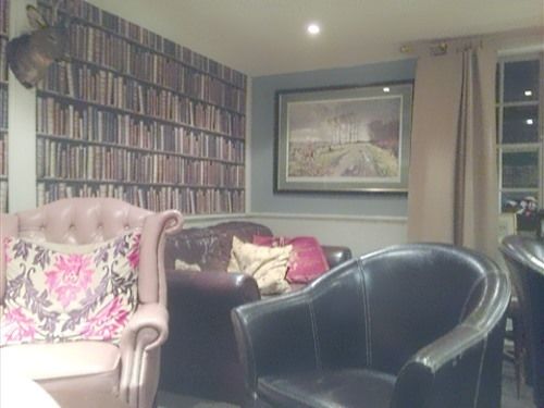 여관 The Crown & Plough