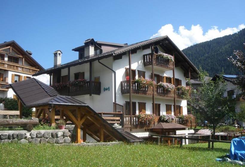 ホテル Albergo Ombrettola