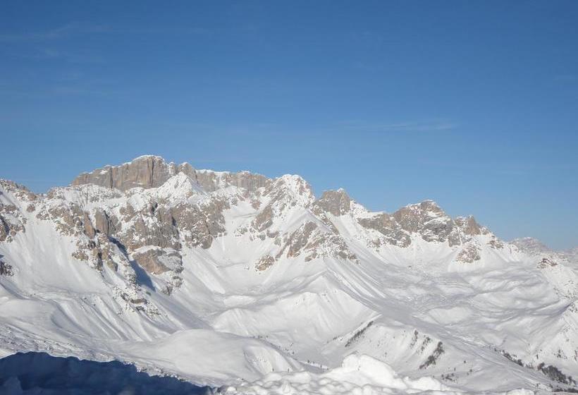 ホテル Albergo Ombrettola