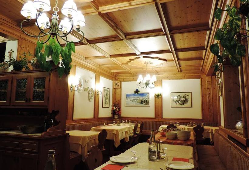 ホテル Albergo Ombrettola