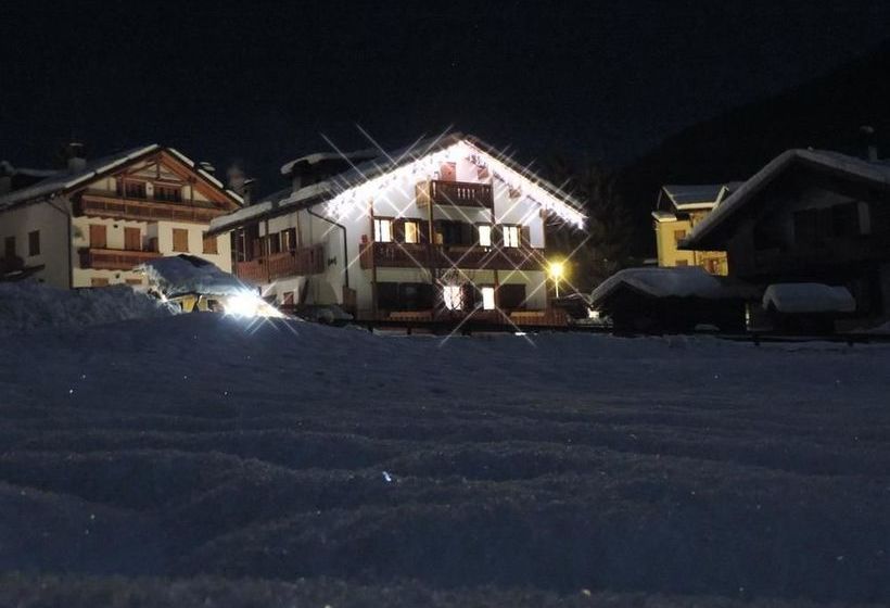 ホテル Albergo Ombrettola