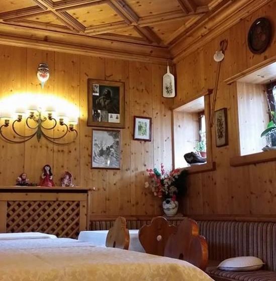 ホテル Albergo Ombrettola