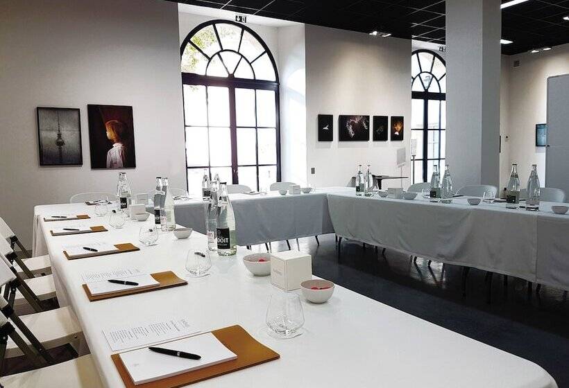 Отель Domaine De Fontenille