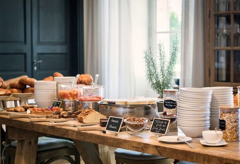 Отель Domaine De Fontenille