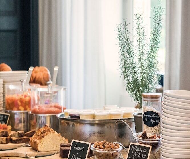 Отель Domaine De Fontenille