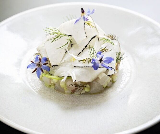 Отель Domaine De Fontenille