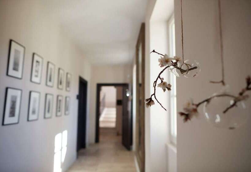 Отель Domaine De Fontenille