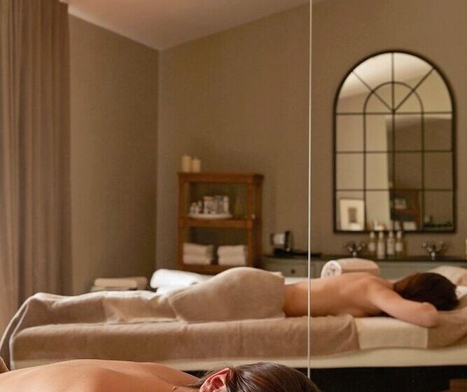 Отель Domaine De Fontenille