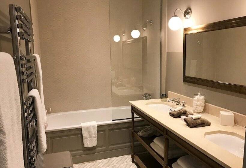 Отель Domaine De Fontenille