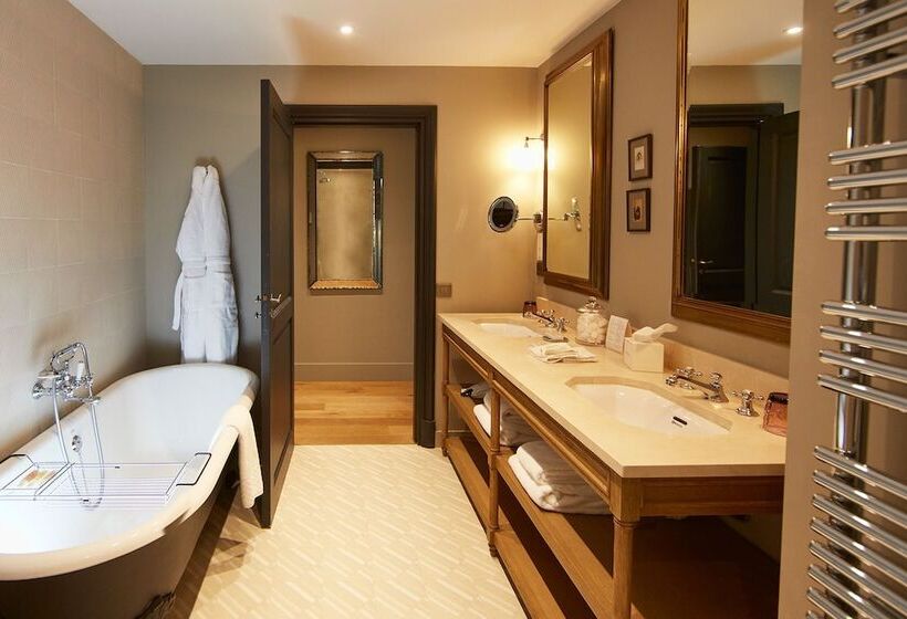 Отель Domaine De Fontenille