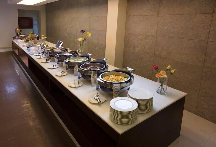 Grand Lily Hotel Suites