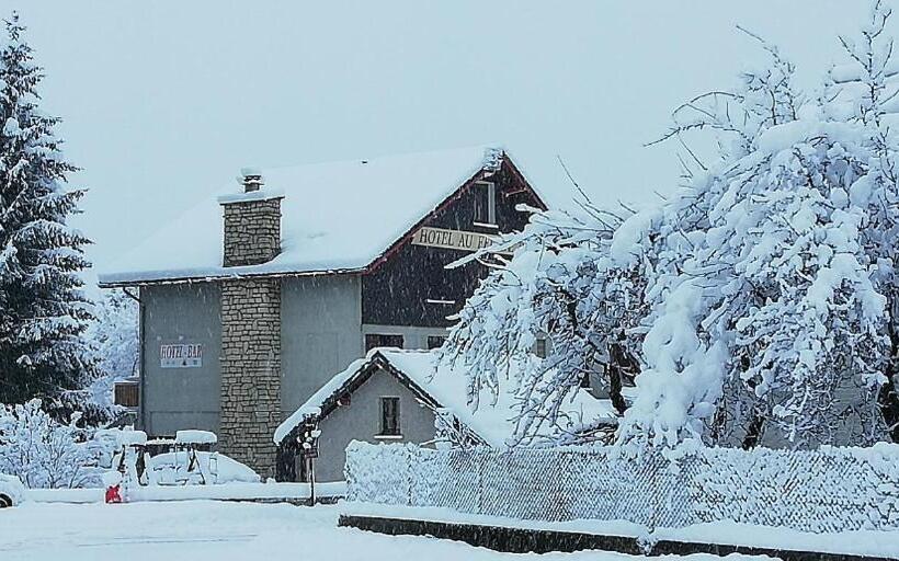 호텔 Hôtel Au Feu De Bois Bar à Vin Le 1605