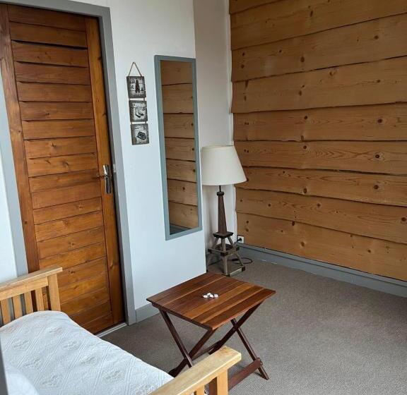 호텔 Hôtel Au Feu De Bois Bar à Vin Le 1605