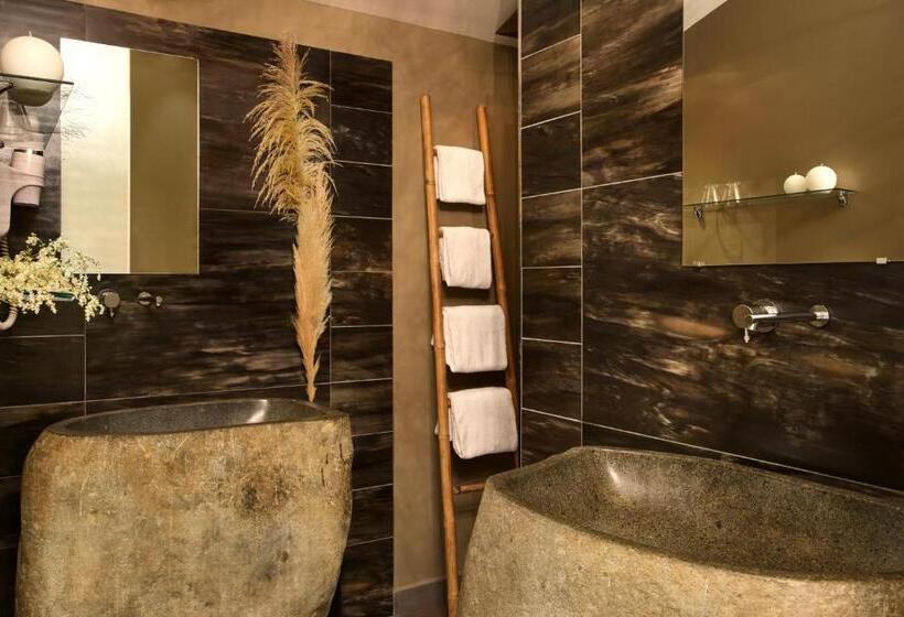 Отель Hôtel E Tre Stelle