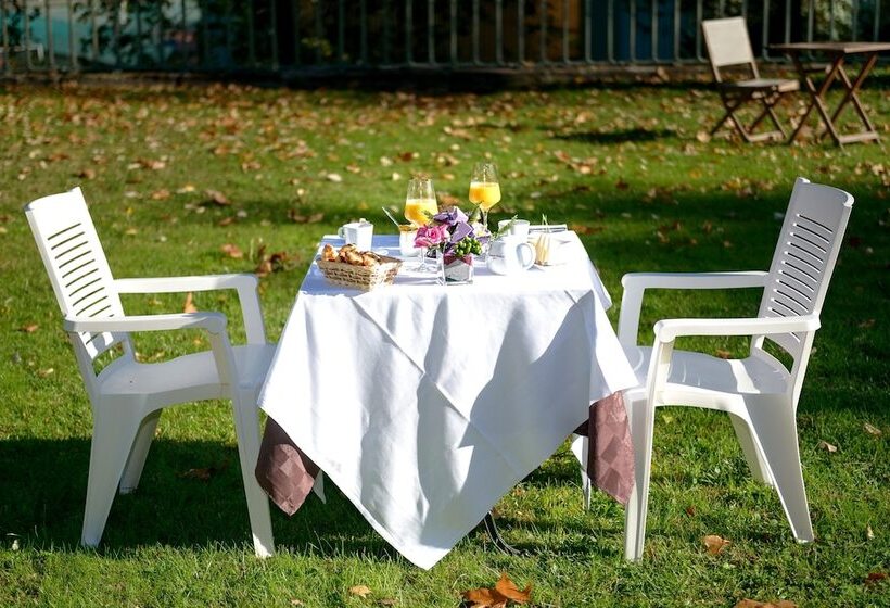 Отель La Tour De Ciron