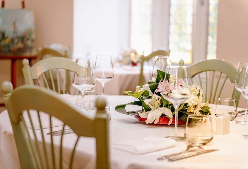 Отель La Tour De Ciron