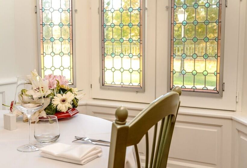 Отель La Tour De Ciron