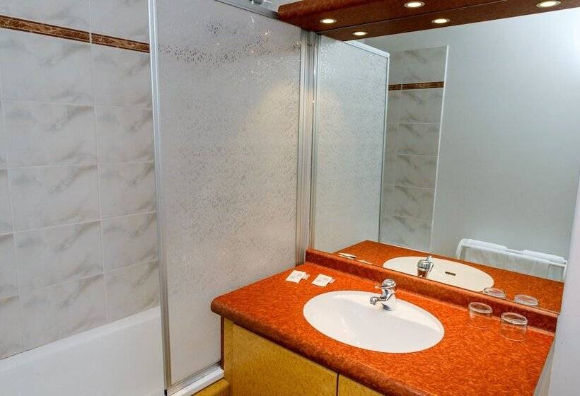 Отель La Tour De Ciron