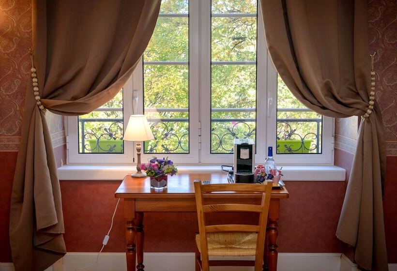 Отель La Tour De Ciron