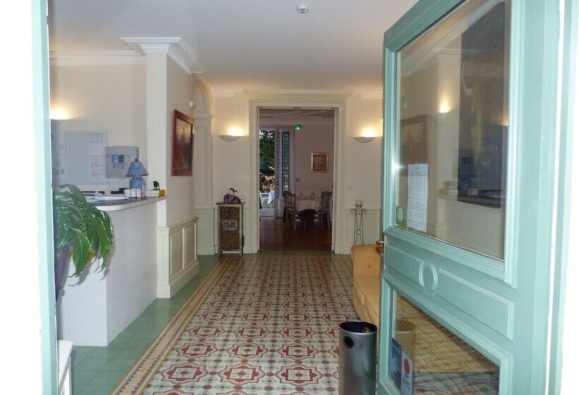 Отель La Tour De Ciron